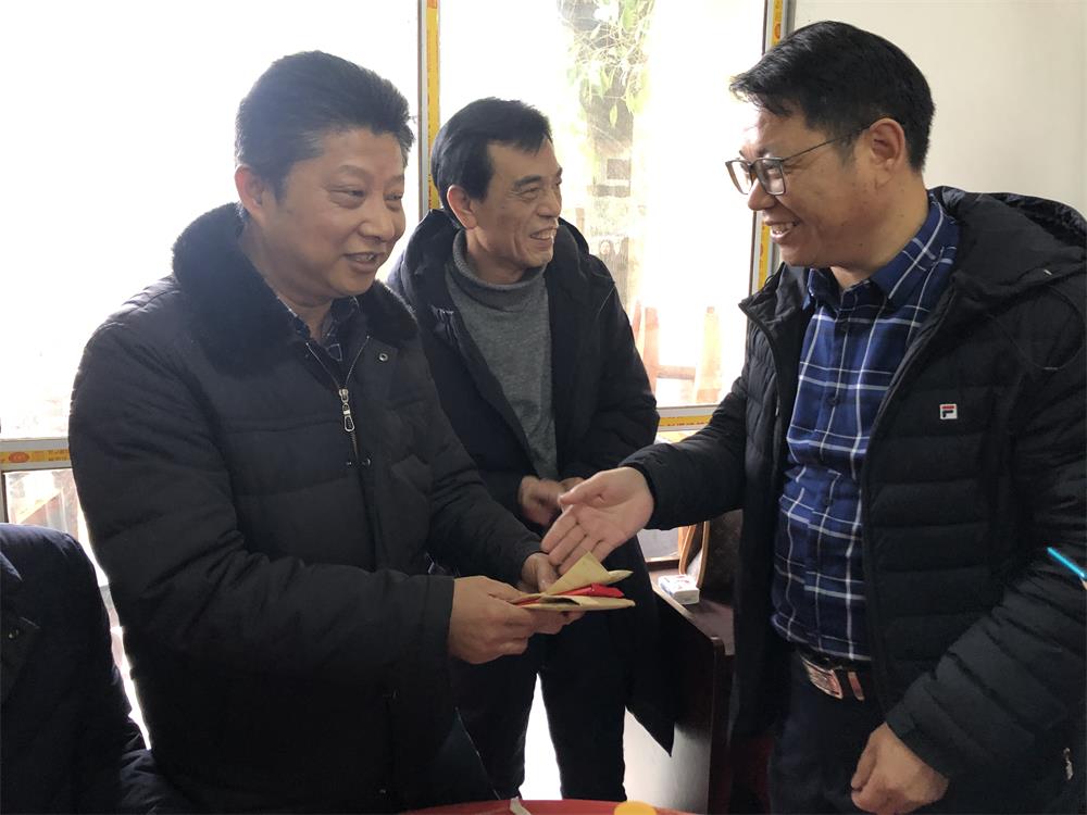 武漢市合眾電氣關愛老人 武漢市合眾電氣關愛老人