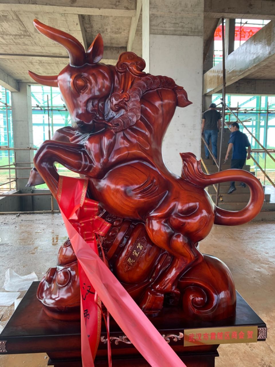 黃陂區商會贈送賀禮 黃陂區商會贈送賀禮